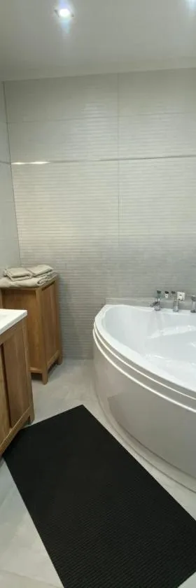 Apartament Dwupoziomowy - klimatyzacja，位于斯武普斯克的酒店