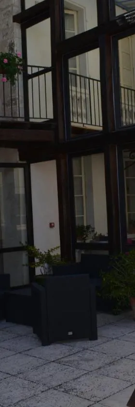 德斯康索斯酒店，位于卡斯特尔诺-德蒙特米尔的酒店