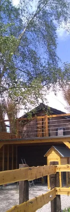 Le Carport，位于Hasnon的酒店
