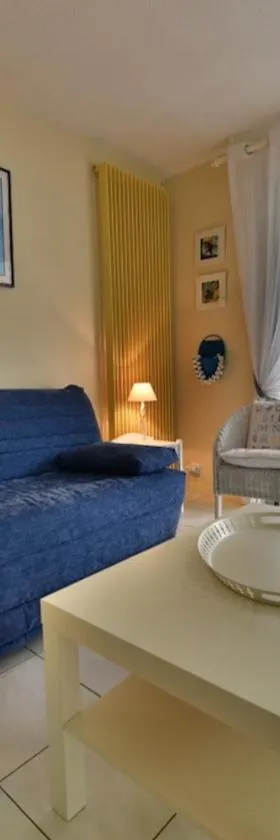 Residence Legenese - Studio COSY avec belle TERRASSE en REZ de JARDIN - 150m PLAGE，位于卡纳克海滩的酒店