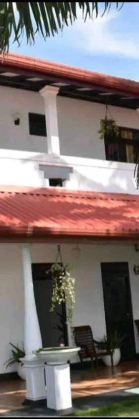 Ashen's Beach House，位于Boossa的酒店