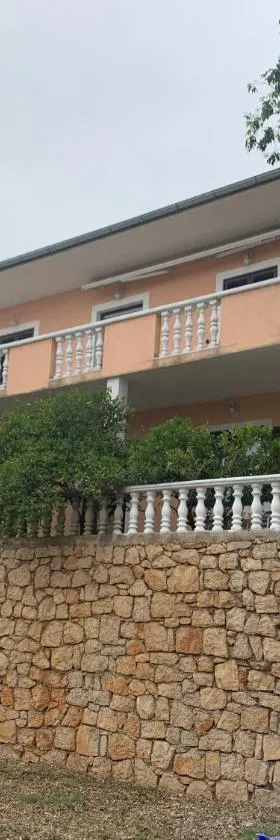 Apartmani Spomenka，位于塞利讷的酒店
