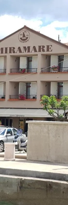 米拉梅尔酒店，位于奈维斯的酒店