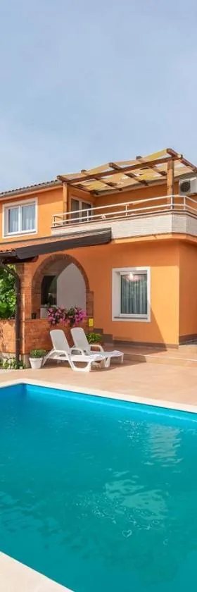 Apartment Complex Villa Visnjan with Pool，位于维斯尼安的酒店