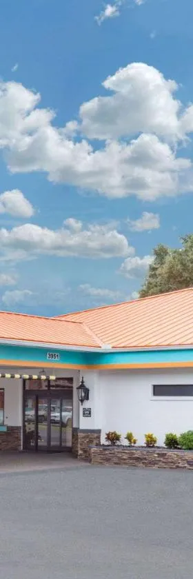Howard Johnson by Wyndham Ocala FL I-75，位于奥卡拉的酒店