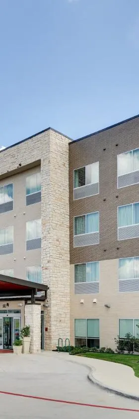 Holiday Inn Express & Suites Dallas NW - Farmers Branch by IHG，位于法默斯布兰奇的酒店