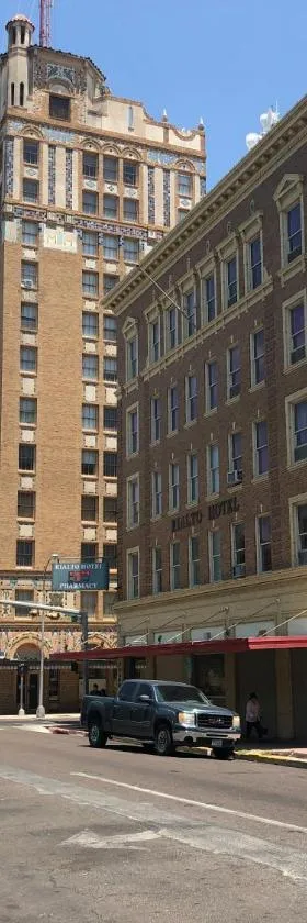 The Rialto Hotel，位于拉雷多的酒店