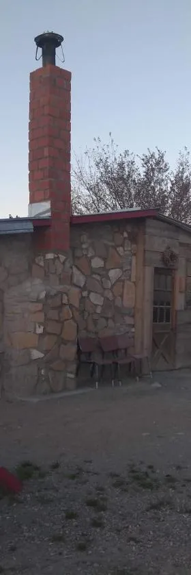 La loma del chivo Llc Stone Cottage alternative building，位于马拉松的酒店
