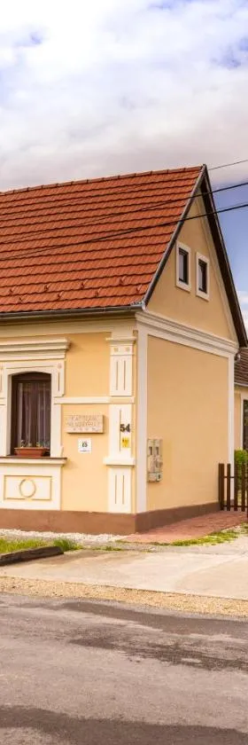 Kápolna Vendégház，位于Kerkáskápolna的酒店