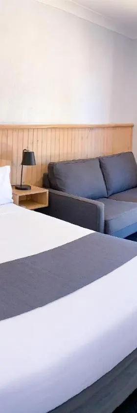 哥斯达黎加汽车旅馆，位于西南岩的酒店