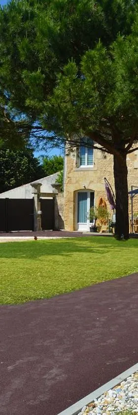 Gites Jardin-darcy - Piscine au sel，位于Bois的酒店
