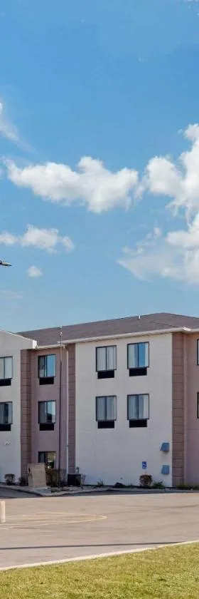 Comfort Suites South Haven near I-96，位于南黑文的酒店