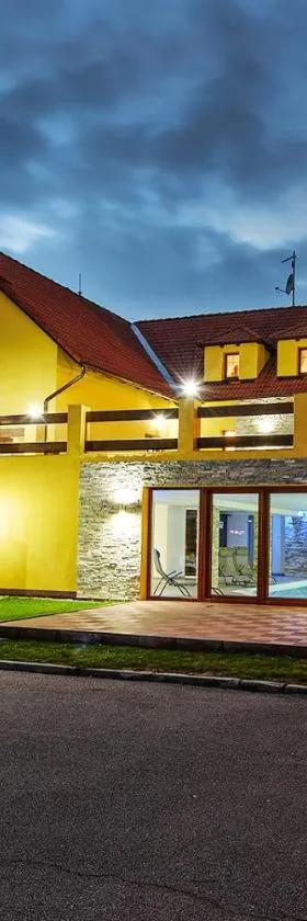 Wellness Penzion Life，位于Číměř的酒店