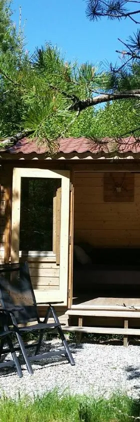 Cozy Lodge near Brattforsheden nature reserve，位于菲利普斯塔德的酒店