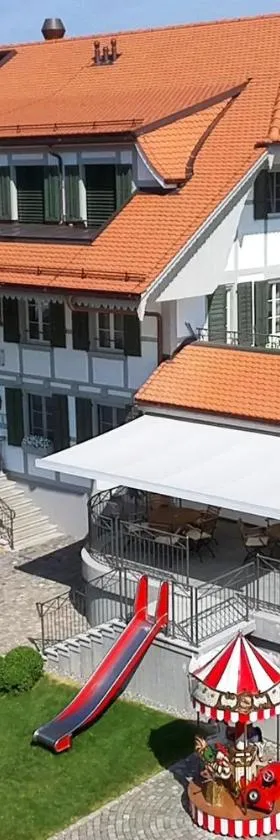 Gasthof zum Schlüssel La Méridienne Fribourg SA，位于Ueberstorf的酒店
