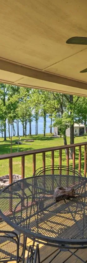 Waterfront Tennessee Home on Kentucky Lake with Deck，位于Durham Subdivision的酒店