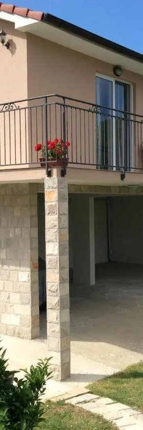 Apartments Raskovic I，位于Radanovići的酒店