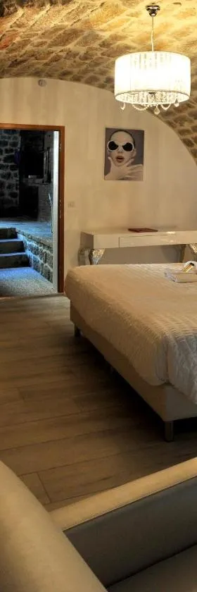 Chambre d'hôte avec jacuzzi，位于Sanilhac的酒店