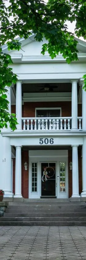The Nordic Pineapple Bed and Breakfast，位于Saint Johns的酒店