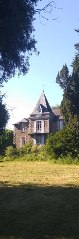 Les Gîtes du Château de Passillé，位于帕里涅的酒店