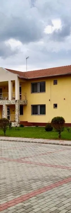 Ligetalja Termál Hotel，位于Penészlek的酒店