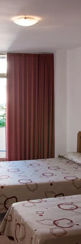 Hostal Fontdemora，位于Móra la Nova的酒店