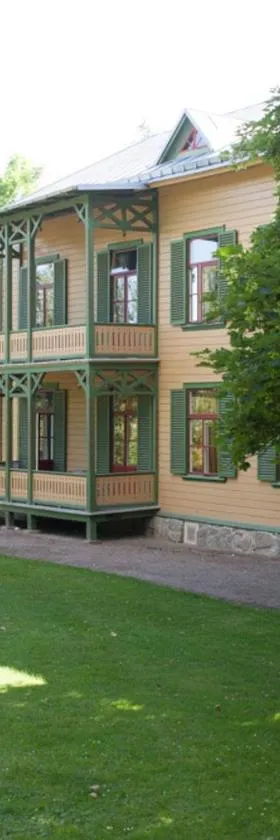 Café Mandeltårtan B&B VillaFloraViola，位于龙讷比的酒店