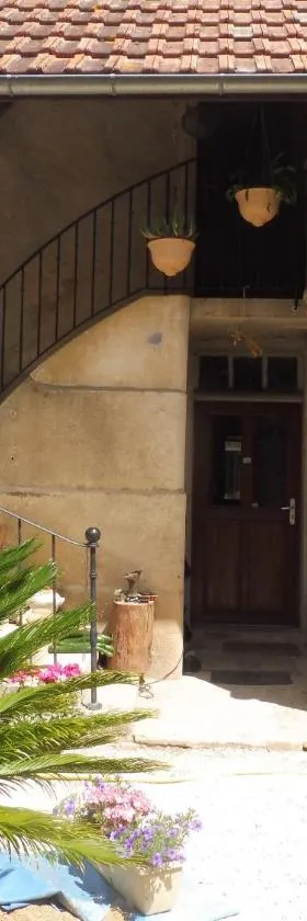 Chambre d'hôtes des 3 ifs，位于Vernot的酒店