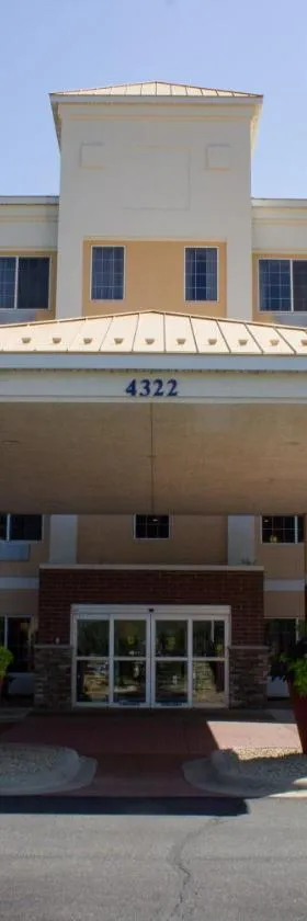 Holiday Inn Express and Suites St. Cloud by IHG，位于圣克劳德的酒店