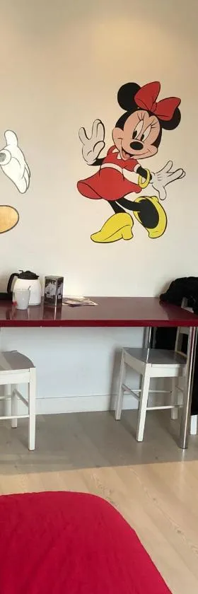普瓦里埃巴赞酒店，位于Montry的酒店