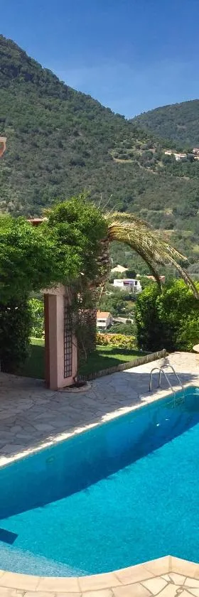 Rez-de Villa Piscine，位于滨海卡瓦莱尔的酒店
