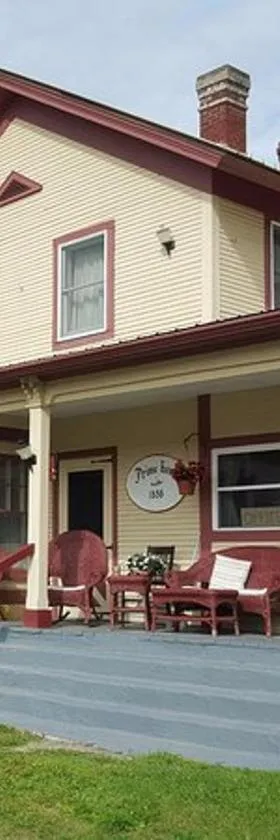 Brookside Motor Inn，位于Upper Jay的酒店