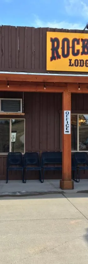 Rockerville Lodge & Cabins，位于奇斯顿的酒店