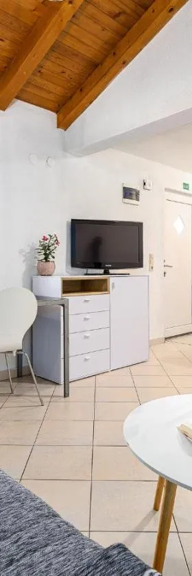 Apartments Finka Terzić，位于Žbandaj的酒店