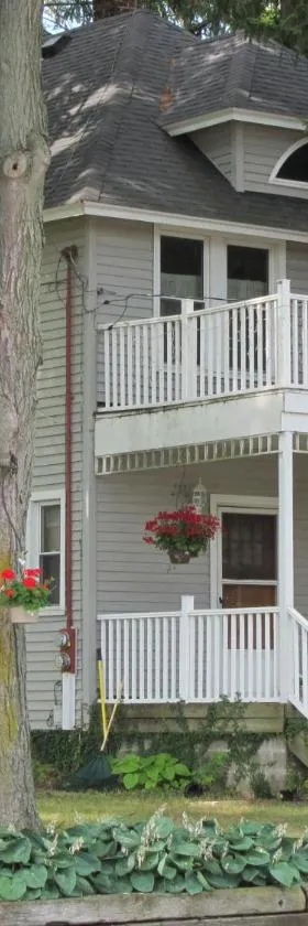 Devil's Lake Inn and Devil's Lake Inn Too，位于Manitou Beach的酒店