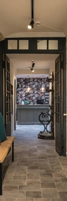 Hôtel restaurant l'Epicurien，位于瓦洛尼的酒店