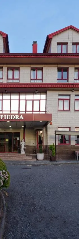 彼德拉酒店，位于佩罗拉的酒店