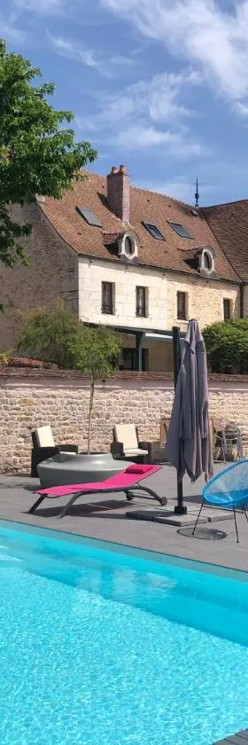 Logis L'Hôtel D'Arc，位于Arc-sur-Tille的酒店