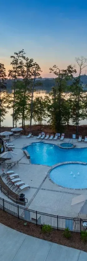Lakeside Lodge Clemson，位于克莱门森的酒店