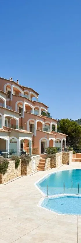 Bahía Suites Camp de Mar，位于坎普德玛的酒店