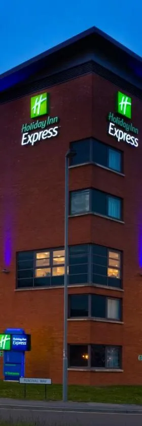 快捷假日伦敦卢顿机场酒店，位于卢顿的酒店