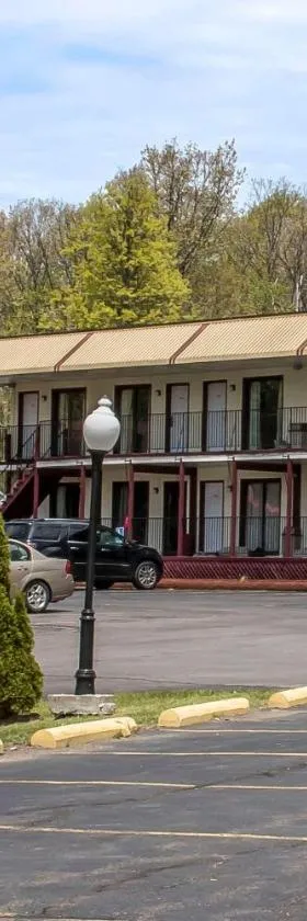 Econo Lodge Inn & Suites Lake Harmony - Pocono Mountains Area，位于White Haven的酒店