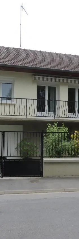 Le gîte du Coche avec vue sur la Marne，位于Damery的酒店