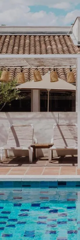 Oustau Camarguen Hôtel & Spa，位于勒格罗-迪鲁瓦的酒店