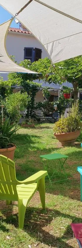 Hôtel Punta e Mare des Chambres ou des Appartements T2，位于卡尔热斯的酒店