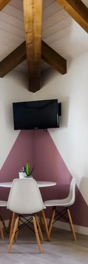LA MOMA Apartments & Room，位于卡迪瓦的酒店