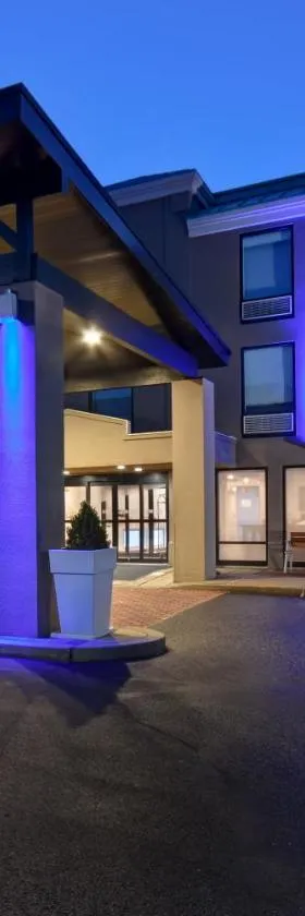 阿伦敦多丽公园地区快捷假日&套房酒店，位于艾伦镇的酒店