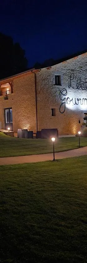L'étable gourmande chambres d'hôtes et ferme auberge，位于Aubas的酒店