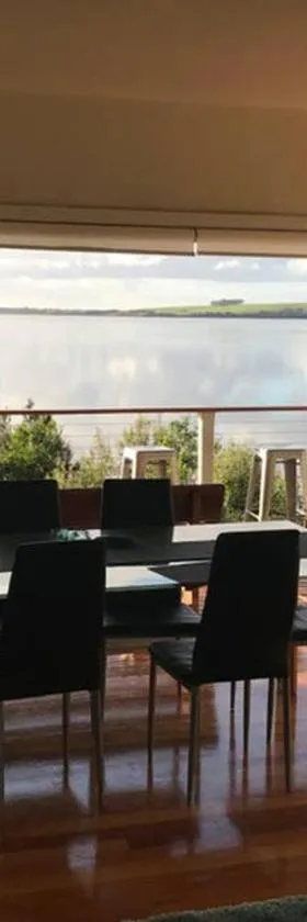 Amazing Ansons Bay Absolute Waterfront Beach House，位于Ansons Bay的酒店