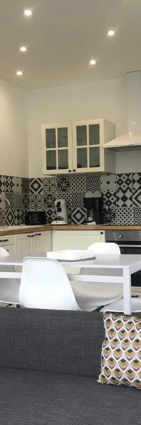 Appartement avec jardin，位于Isbergues的酒店